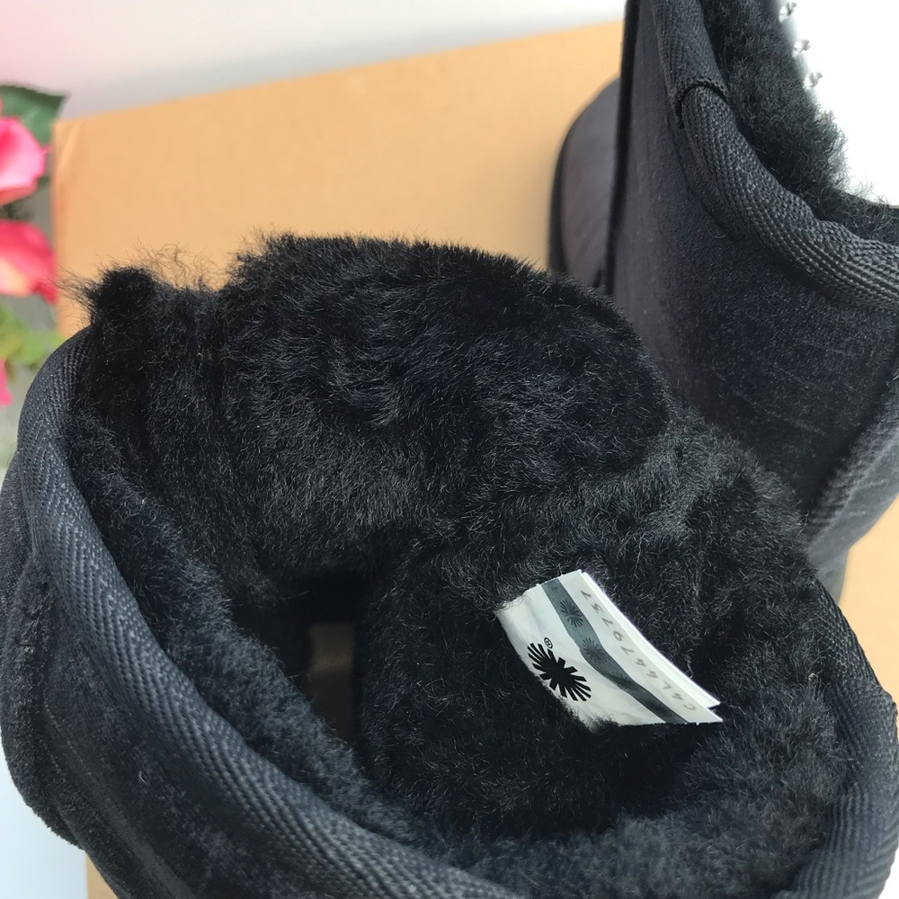UGG Classic Short II Croc Boots - Picture 8 of 8